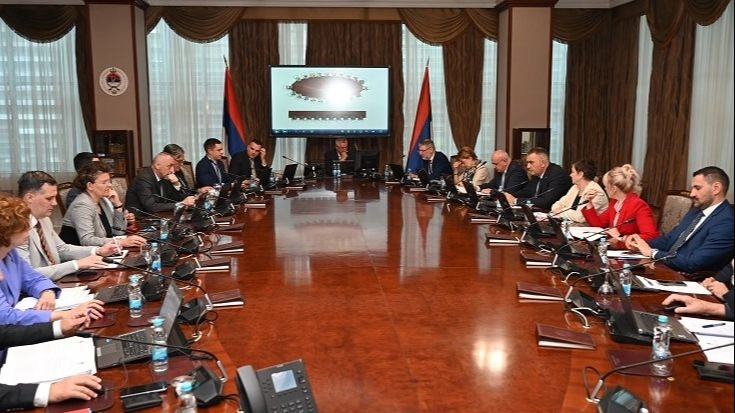 CIRKUS: Višković vodio sjednicu Vlade RS. Evo kako to u SNSD-u pravdaju